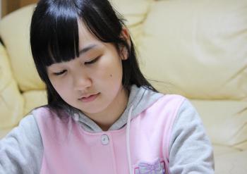 小西杏優 左手でのサイン練習ｗ